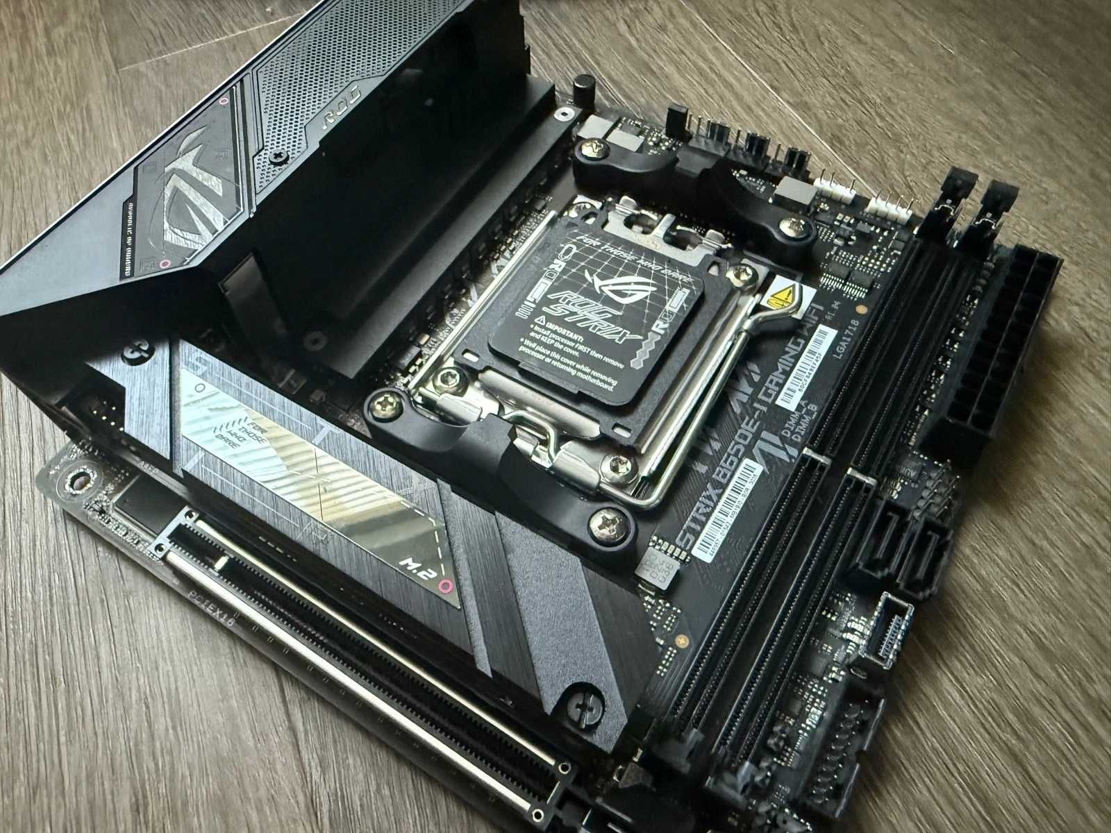 Дънна платка ASUS ROG Strix B650E-I Gaming Wi-Fi AM5 Mini-ITX