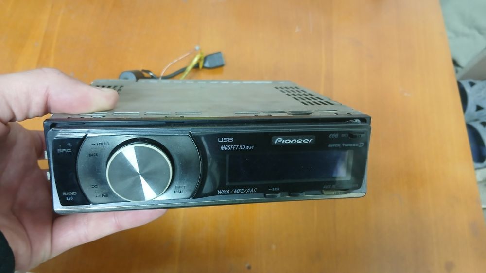 Продам автомагнитоллу pioneer в хорошем  состоянии все работает