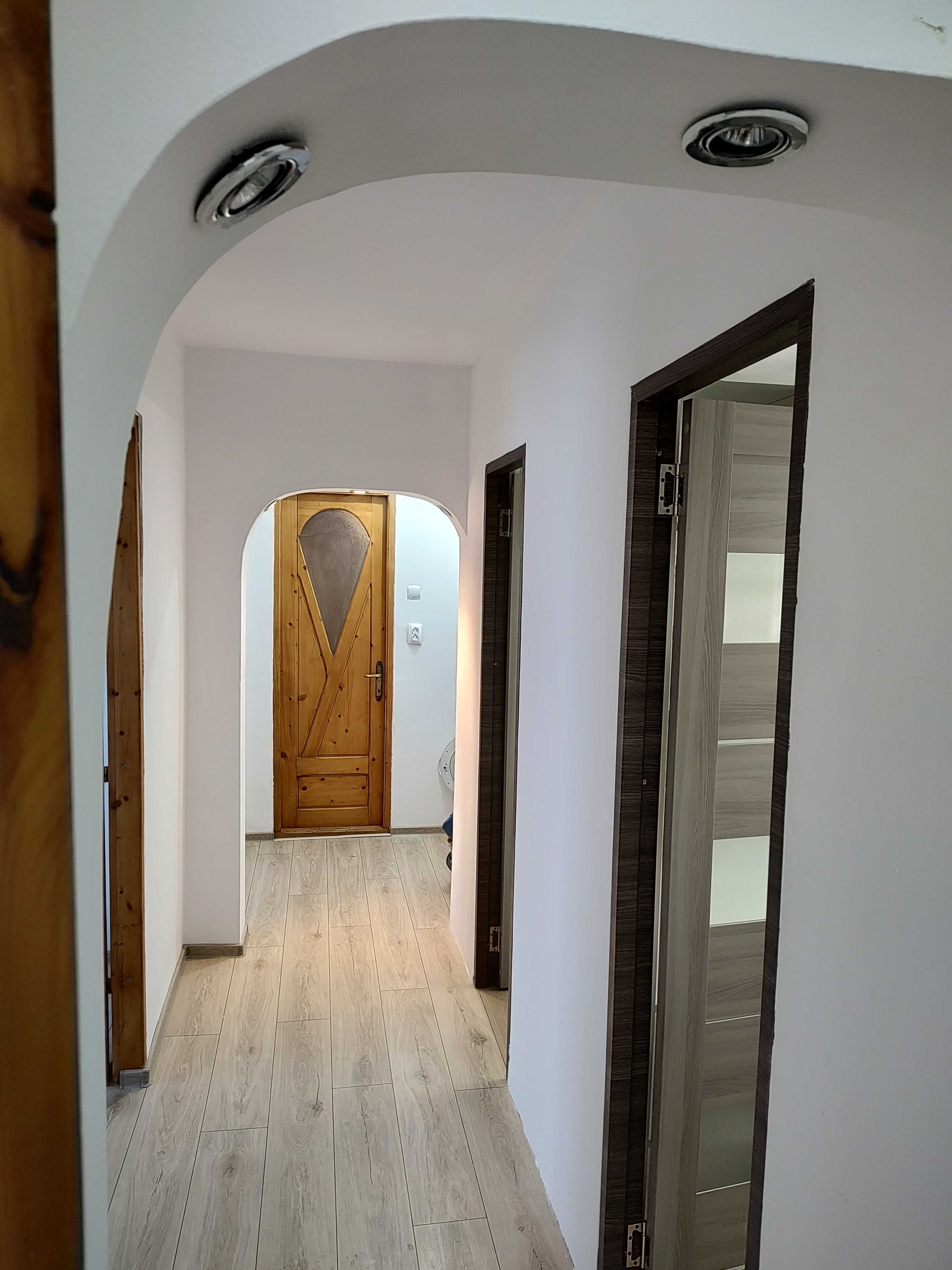 Inchiriez apartament 3 camere complet decomandat Mihai Viteazul