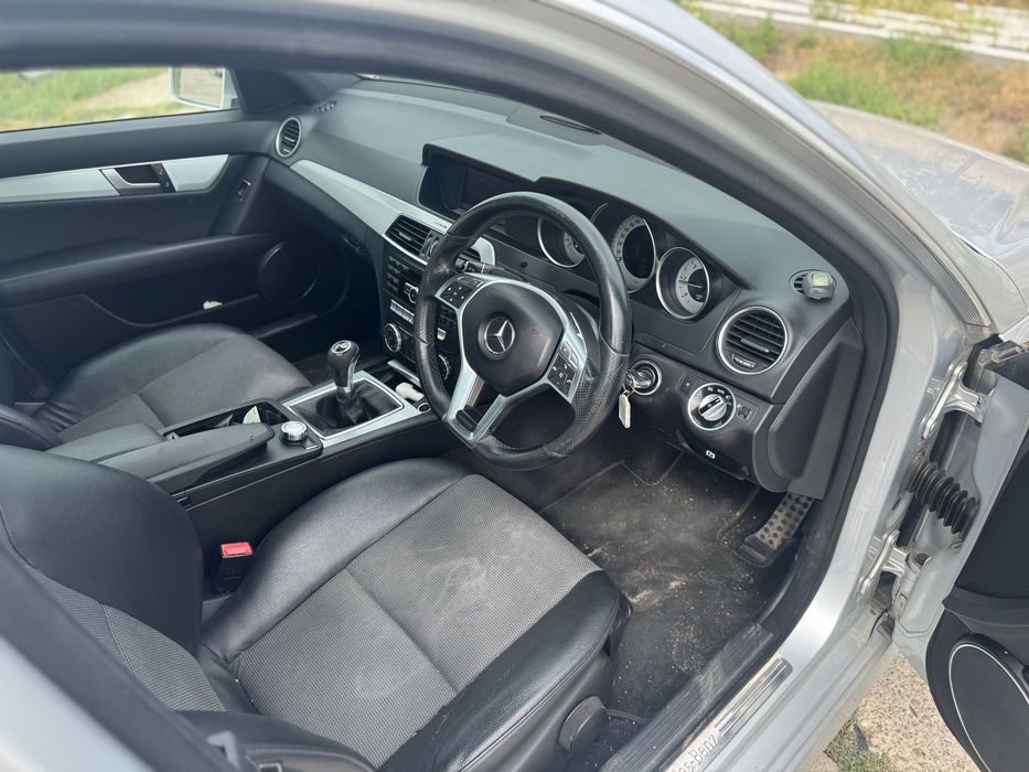 Dezmembrez Mercedes W204 C220 facelift pachet amg