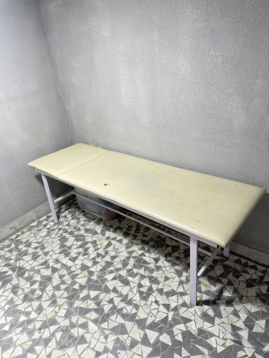 Срочно продам кушетку