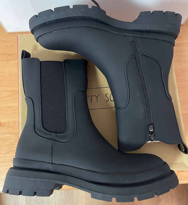 Дамски черни боти