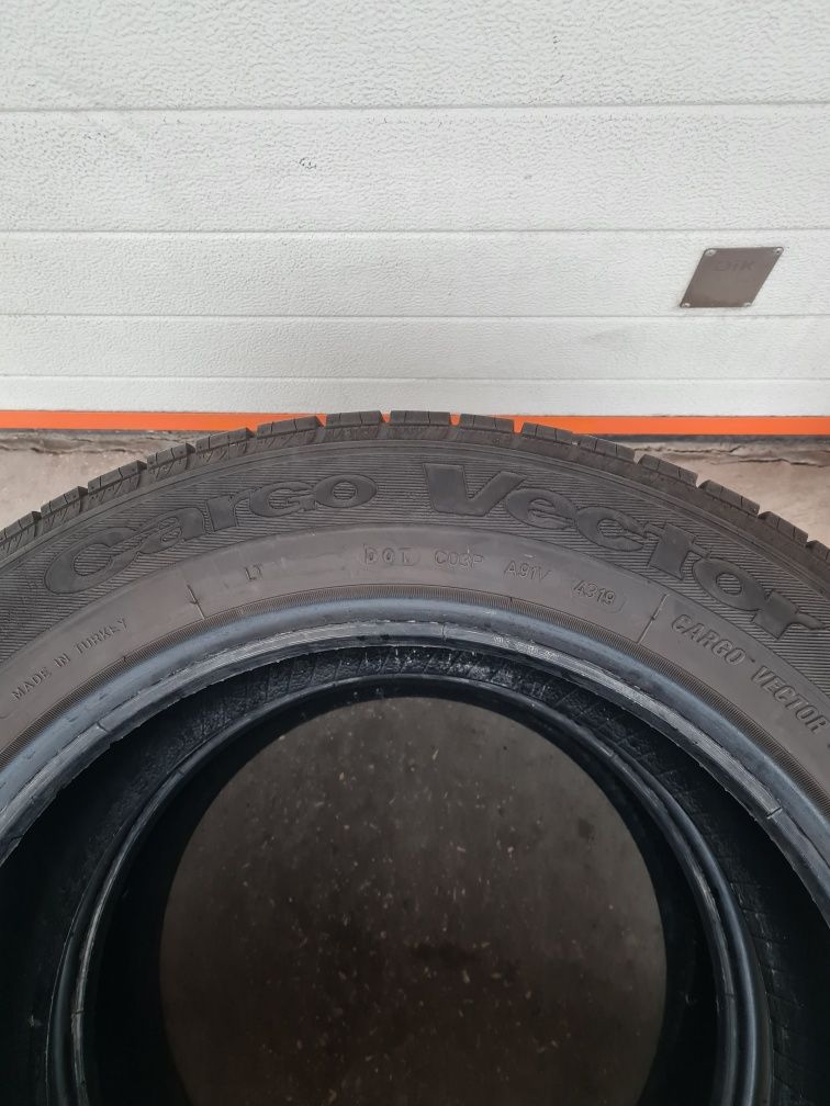 Зимни гуми за Бус 2 броя GOODYEAR  CargoVector 215 60 R17C дот 4319