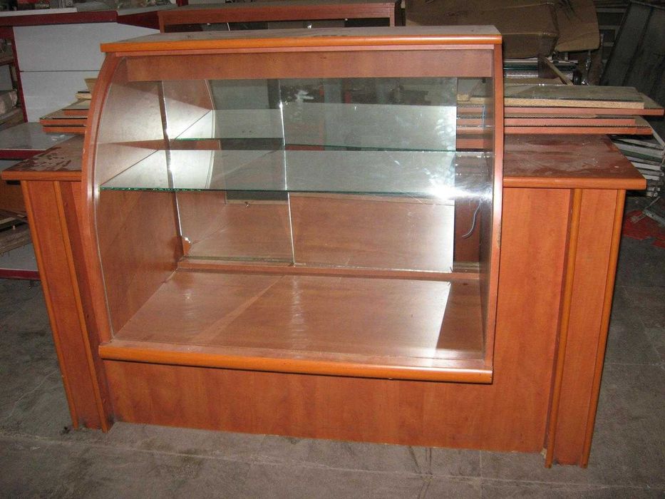 Masa expozitie produse patiserie