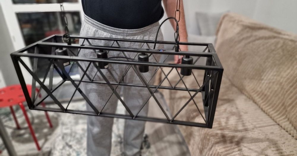 Продам люстру новую