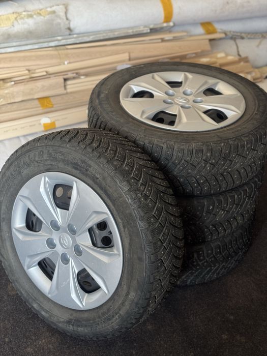 Зимние шины с дисками комплект Michelin 215/60R16