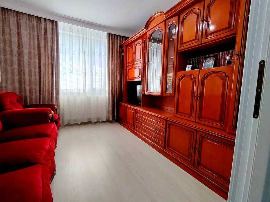 Apartament 3 camere lux,decomandat,etaj 2/4, central