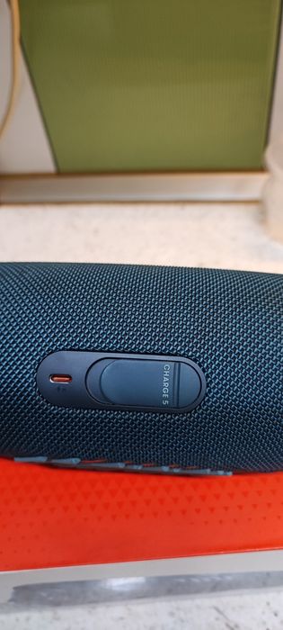 Vând boxa JBL charge 5