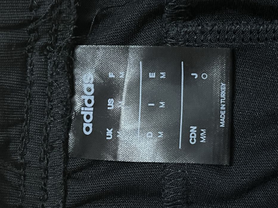 Pantaloni scurti Adidas negri