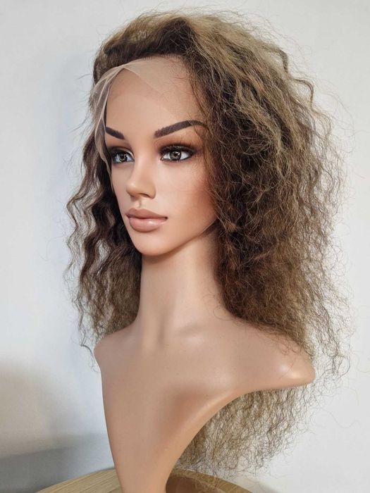 Естествена афро къдрава кафява перука с руси кичури с дантела 13х4