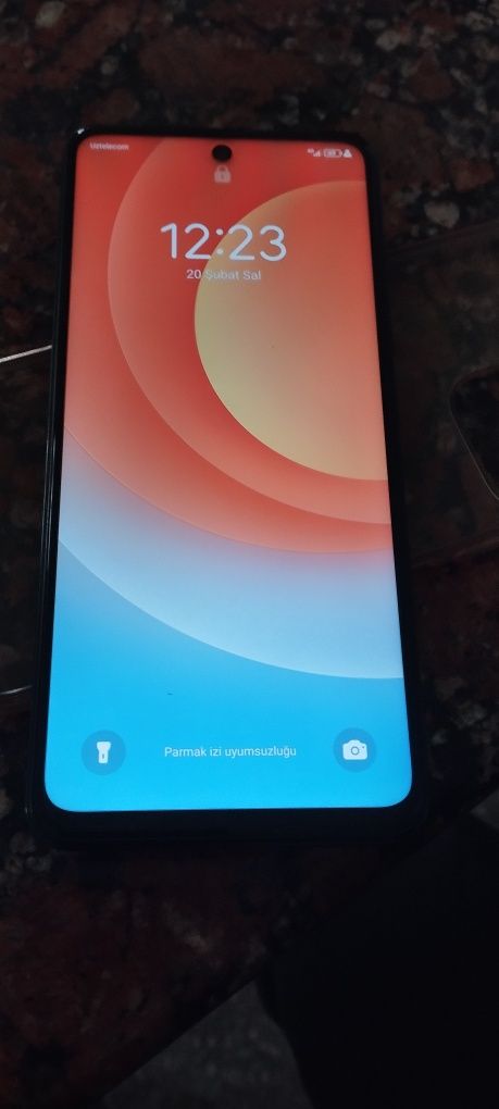 Tecno camon 128/6 1 yil garatniyasi bor