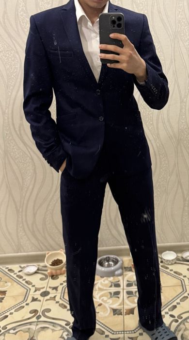 Темно синий костюм