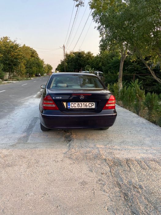 Vând Mercedes C180