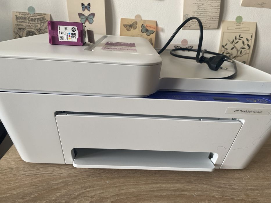 Imprimantă HP DeskJet 4320e multifuncțională + un cartuș color