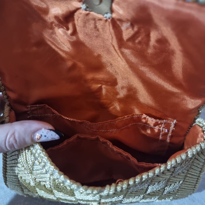 Ръчно шити златни чанти