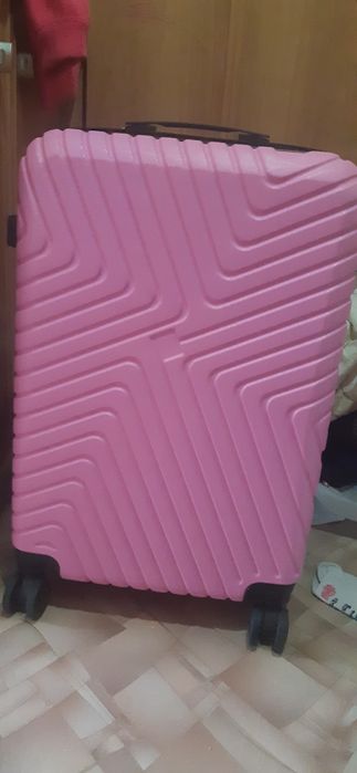 Продам чемодан новый