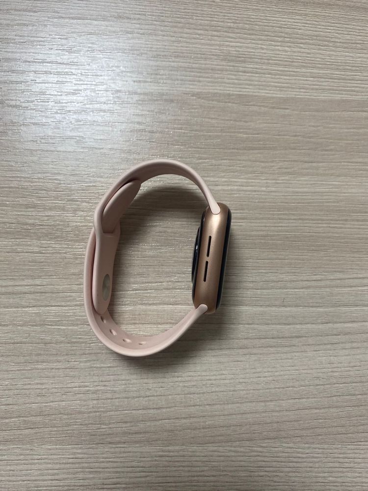 Смарт-часы Apple Watch версии SE (40 mm)