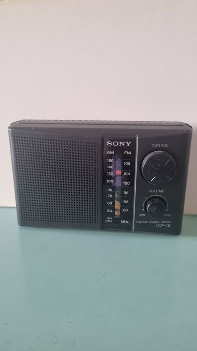 Продаётся радиоприемник SONY ICF-18