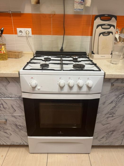 Продаю газовую плиту с духовкой