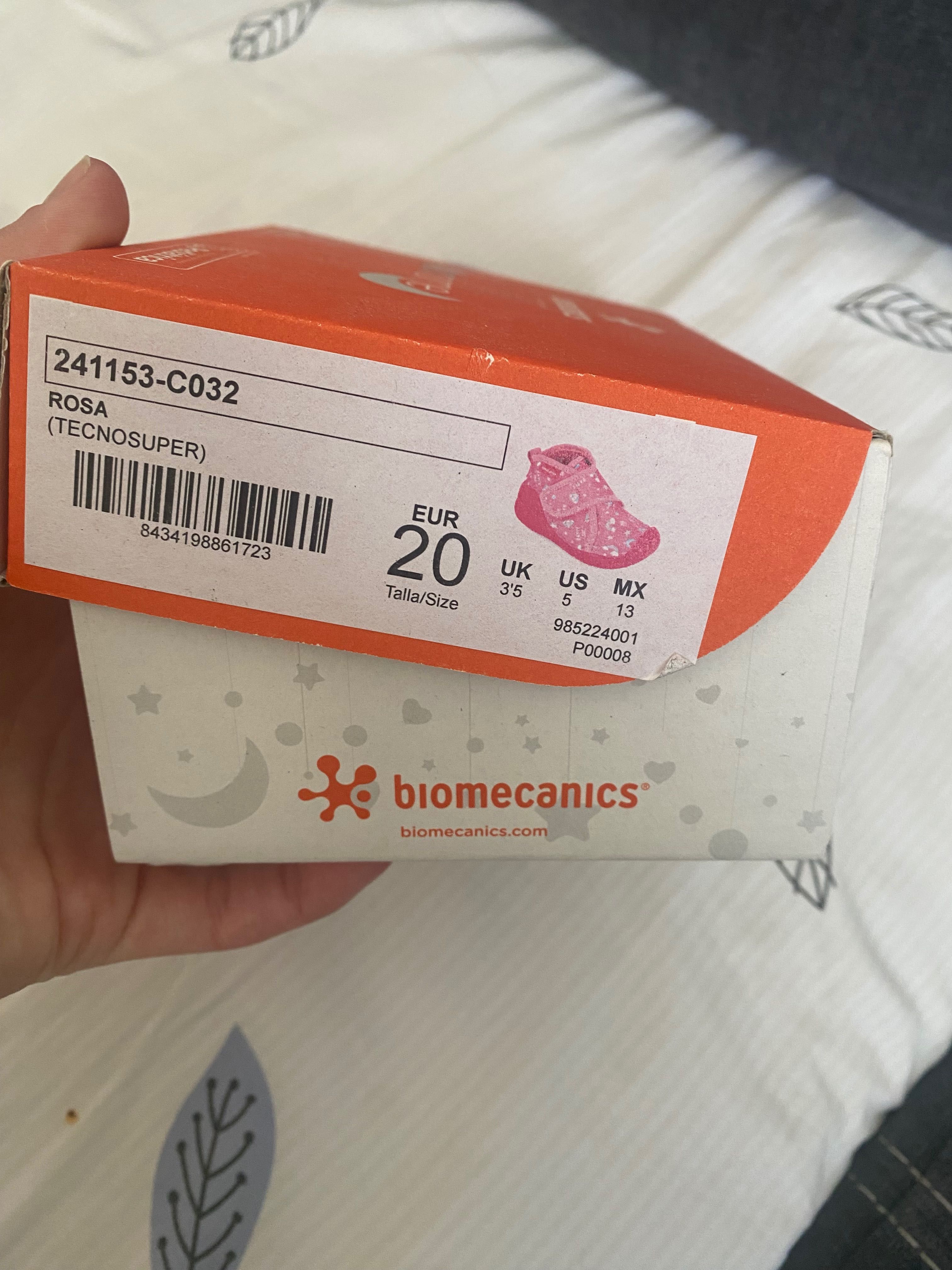 Пантофи на фирмата BIOMECANICS, 20-ти номер