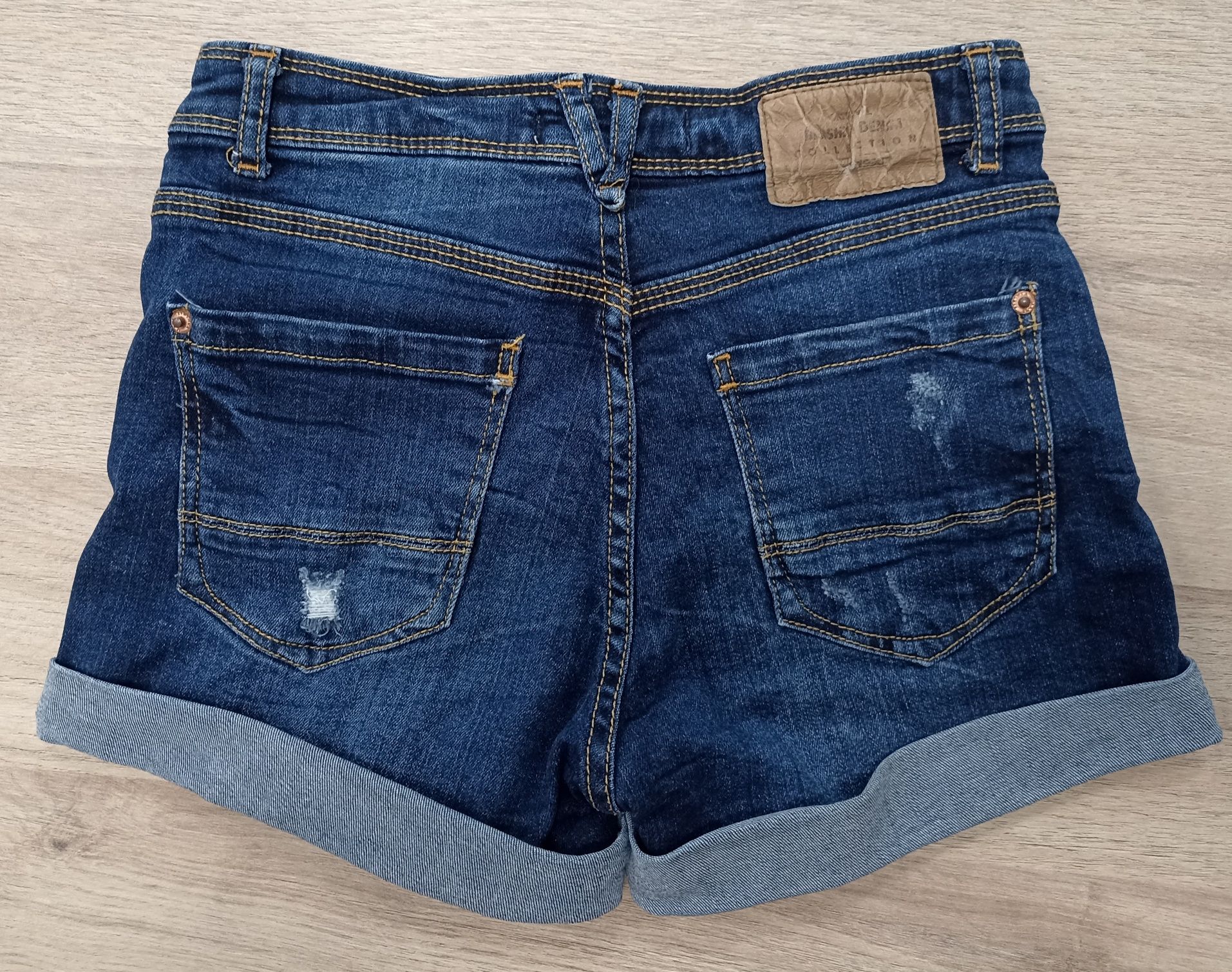 Bershka къси дамски  дънкови панталони