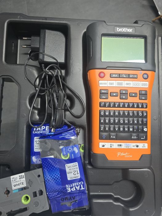 Aparat de etichetat Brother P touch E550w