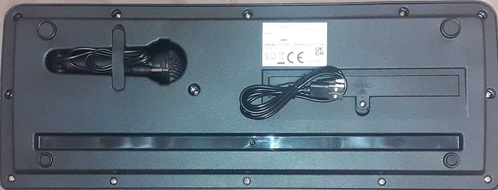 Пиано (йоника) с 37 клавиша. Микрофон. USB кабел. Множество опции.