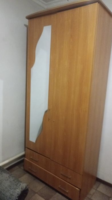 Продам шкафы и прихожую