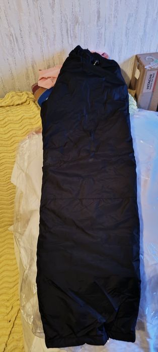 Vând pantaloni de schi