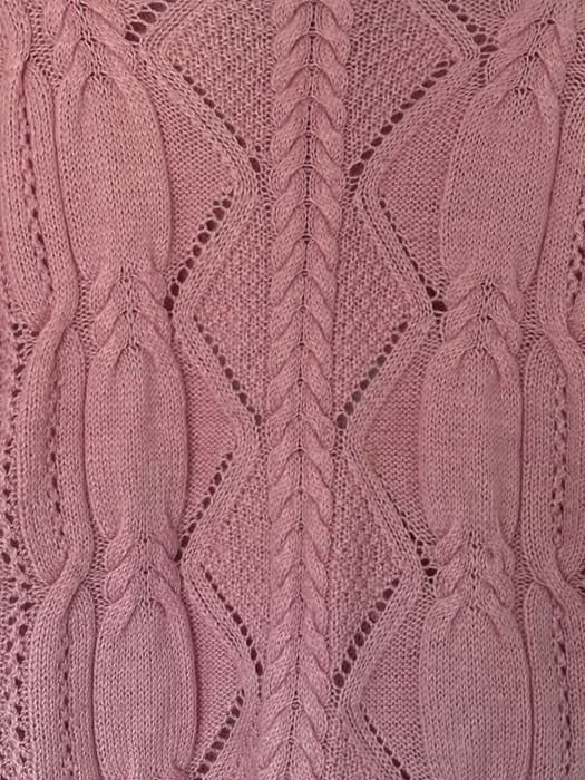 Плетен розов пуловер