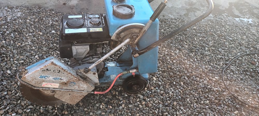 Mașina de tăiat beton și asfalt