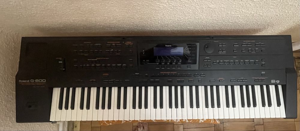 Orga Roland G-800