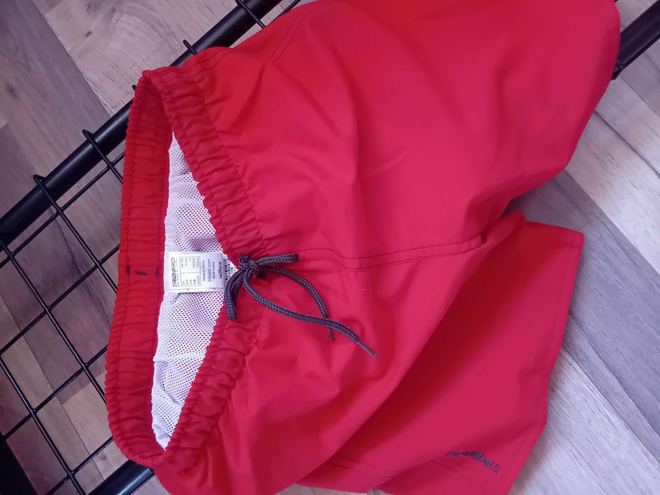 Vând pantaloni scurti barbatesti, noi cu eticheta