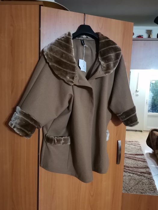 Palton NOU, cu blaniță