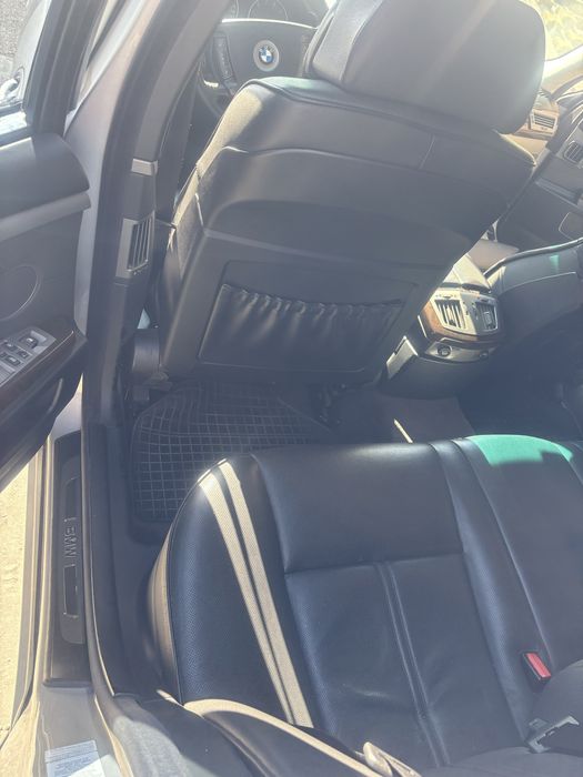 Автомобил BMW 745