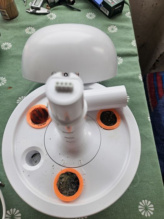 Ghiveci inteligent hidroponic pentru ierburi aromatice de bucatarie