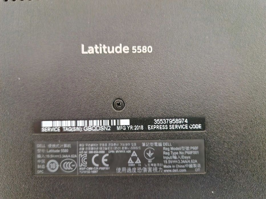 Продавам лаптоп Dell Latitude 5580 + чанта