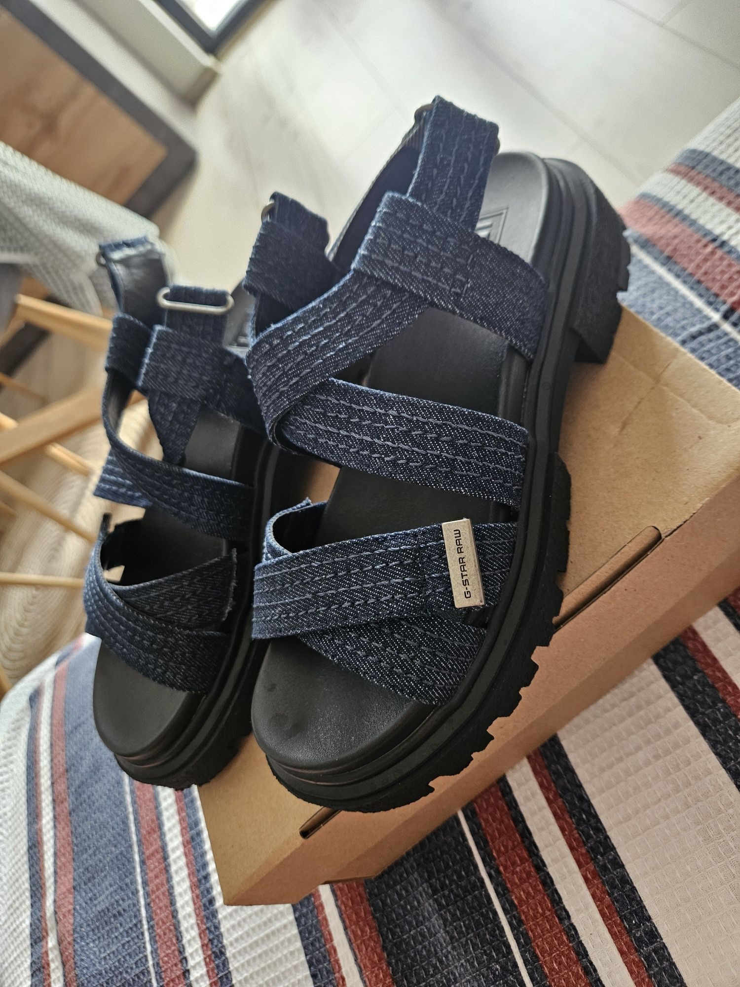 Sandale cu platforma
