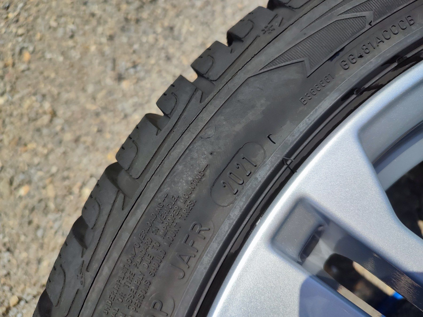 245/40/18" 2бр Good year ultra grip performance,dot2031,7mm