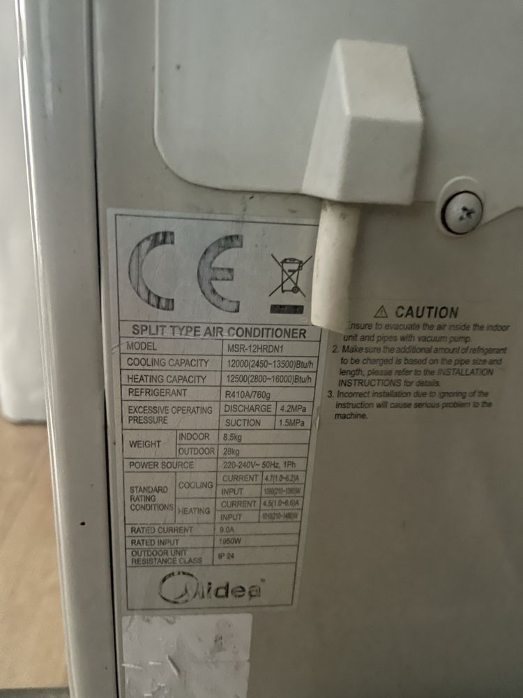 Климатици Midea 12 000 +стойка