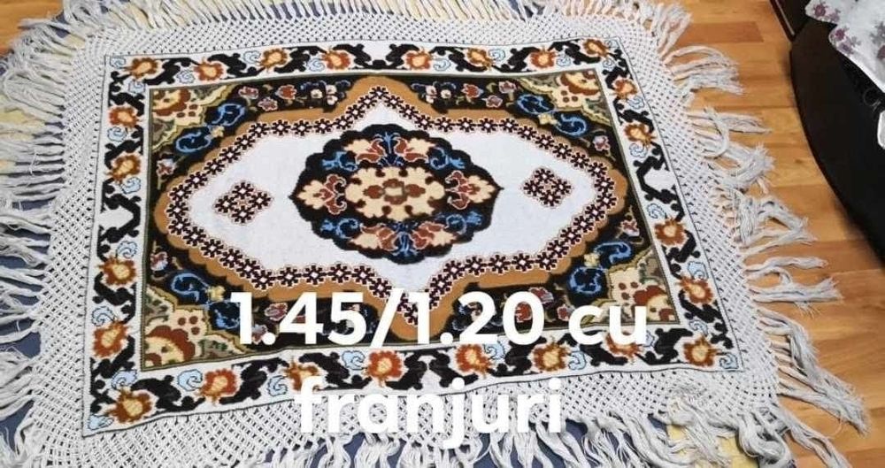 Fețe de masă cusute manual