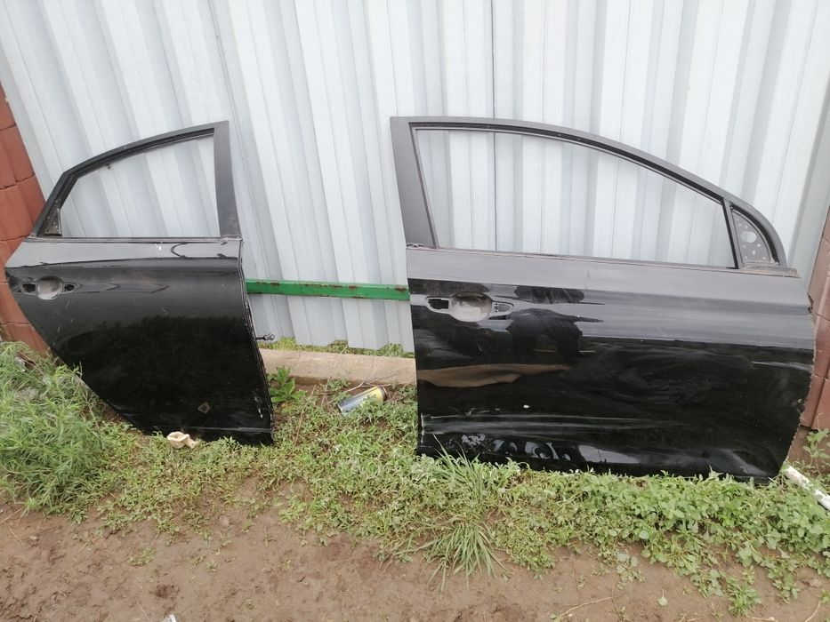Двери на акцент hyundai accent solaris правые двери