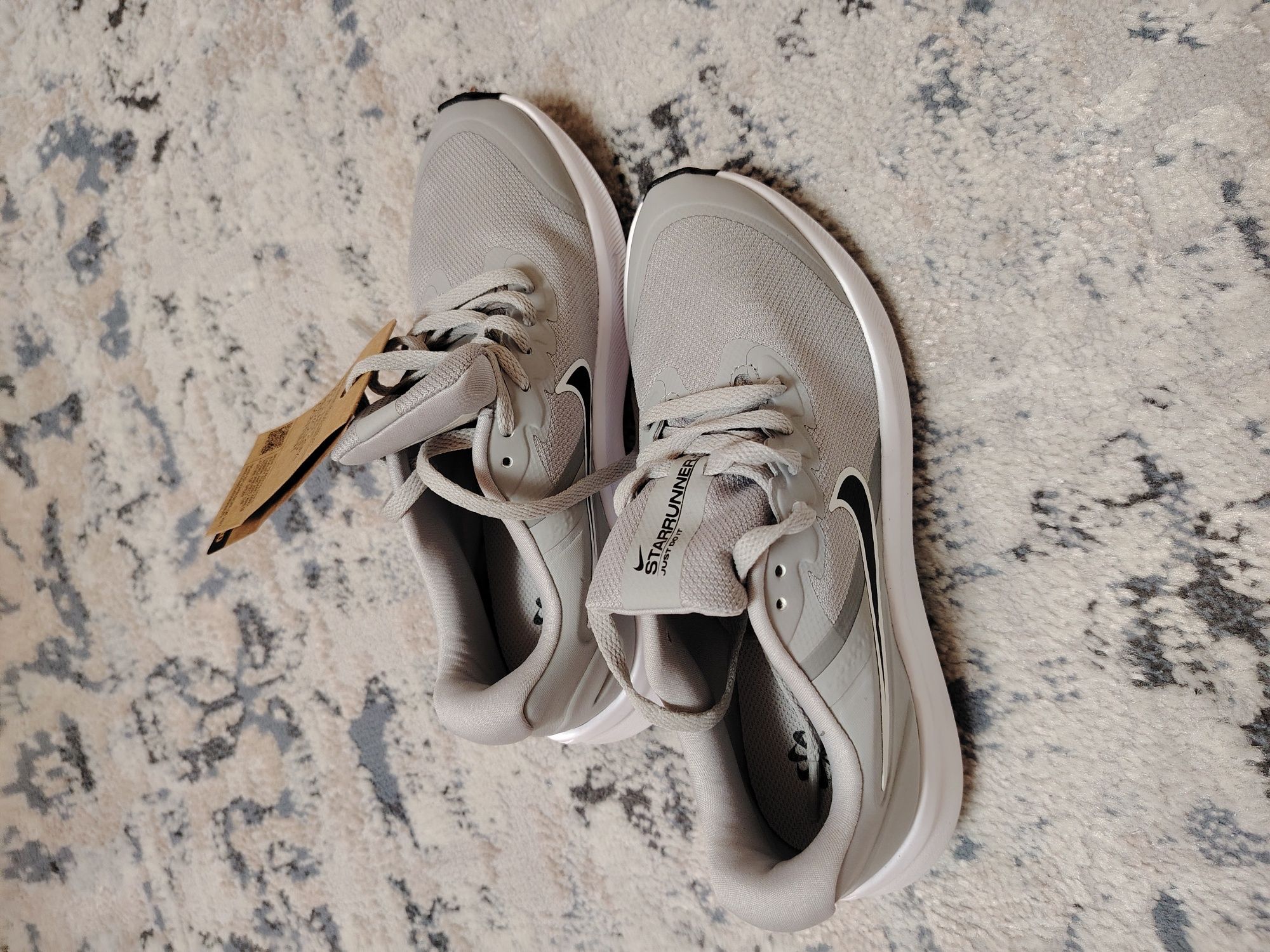 Маратонки Nike, нови