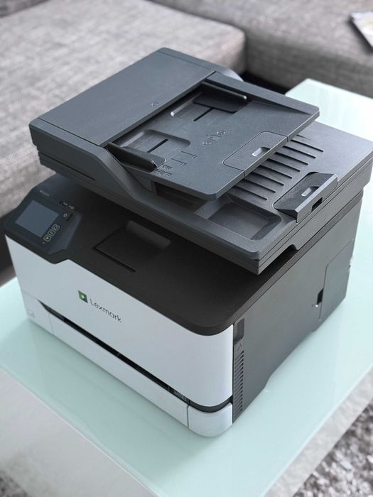 Imprimantă laser color Lexmark MC3224 perfectă pt. birouri și cabinete