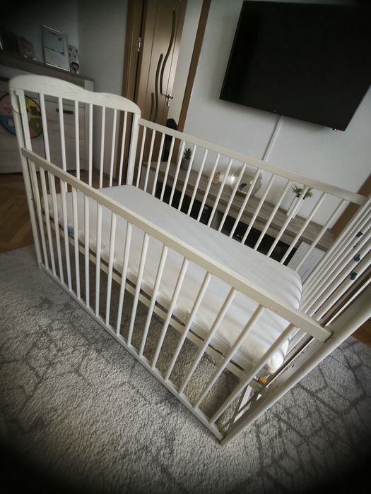 Pătuț pentru bebeluș – lemn masiv, reglabil + saltea din bambus