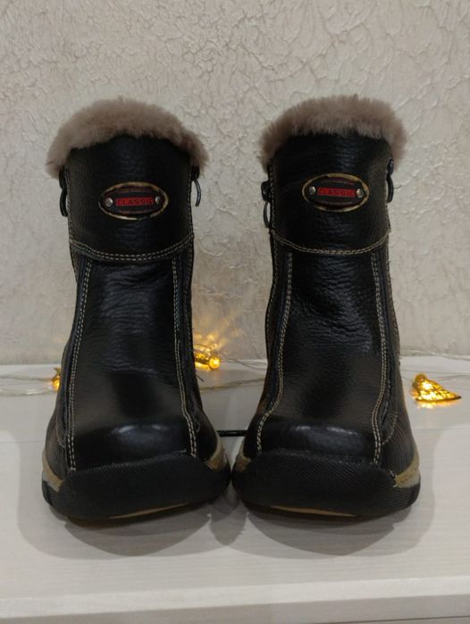 Зимние сапоги для мальчика 37 размер. Прессованная кожа.  Новые 5000 т