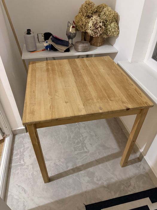 Стол IKEA со стульями
