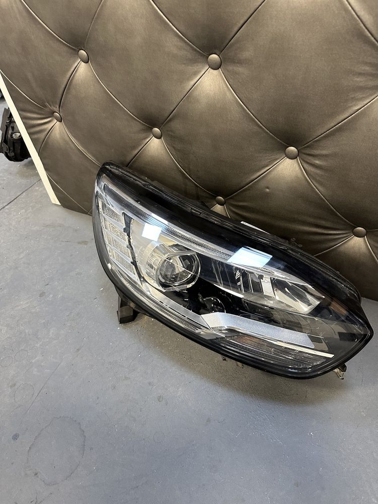 Renault Scenic Far Фар десен нов