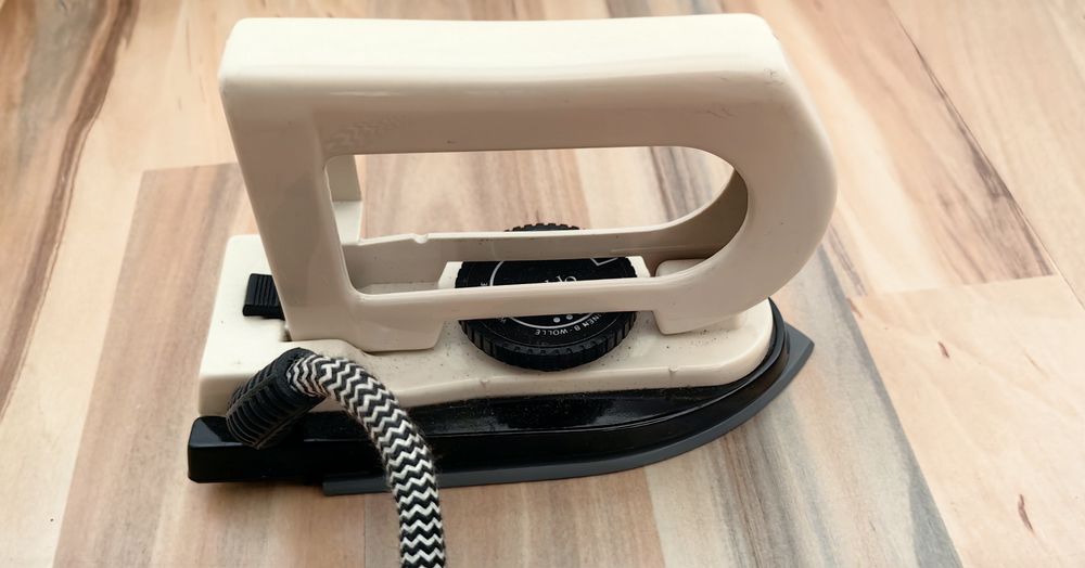 Mini fier de călcat de voiaj MTM retro vintage anii 80