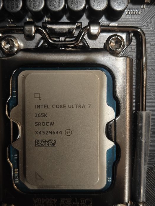 Core Ultra 7 265k + Asus ROG Maximus Z890 Hero